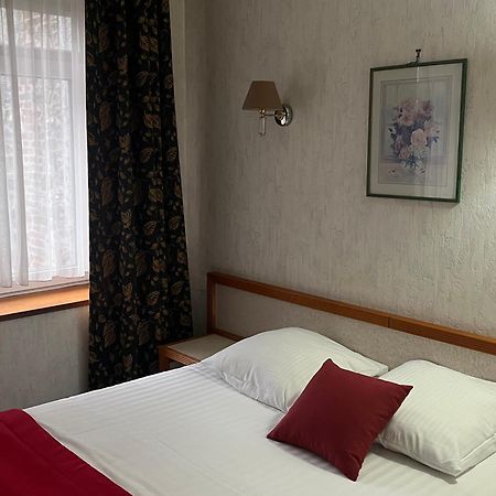 Hotel Val Saint Hilaire Givet Exterior foto