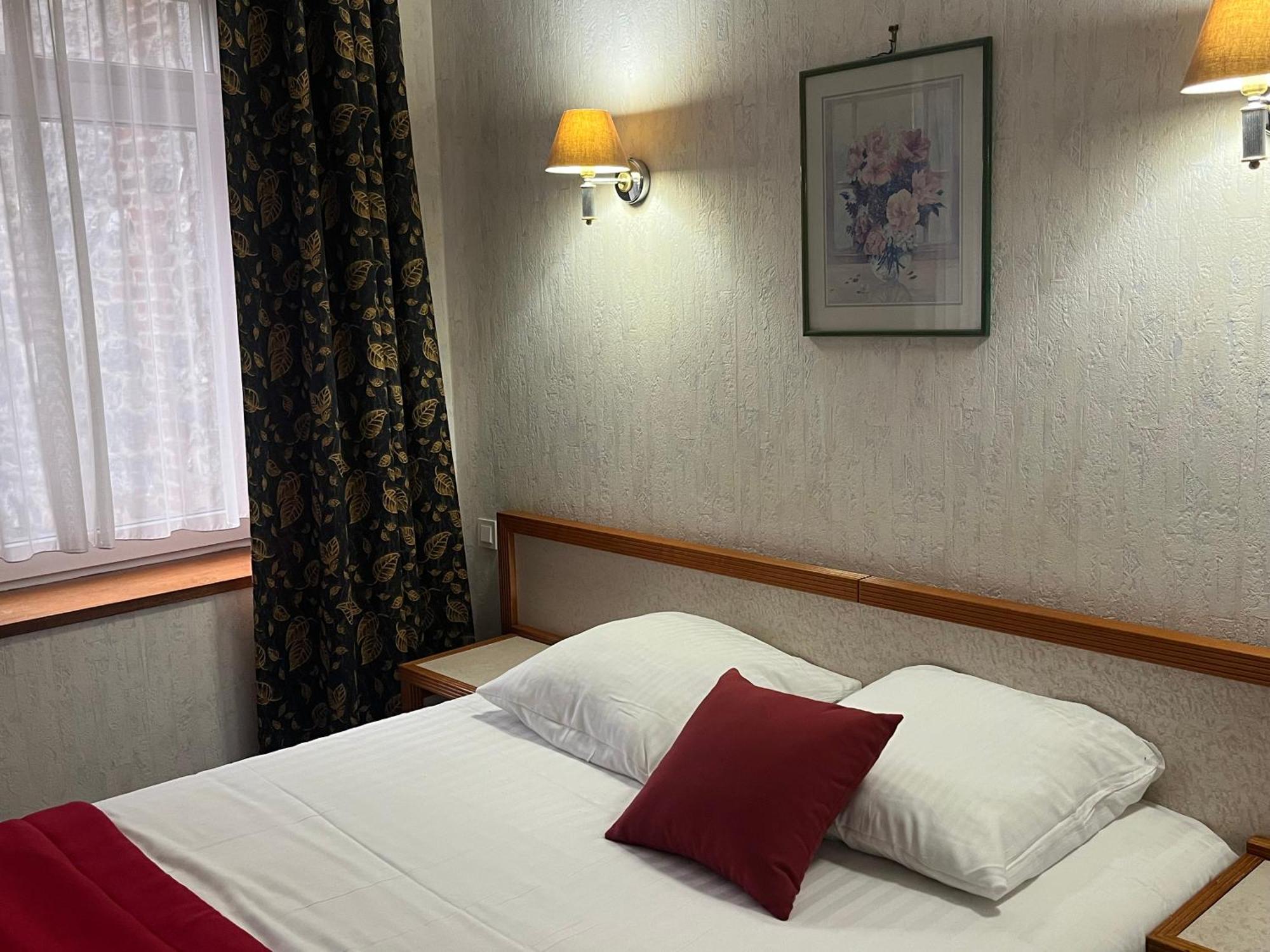 Hotel Val Saint Hilaire Givet Exterior foto