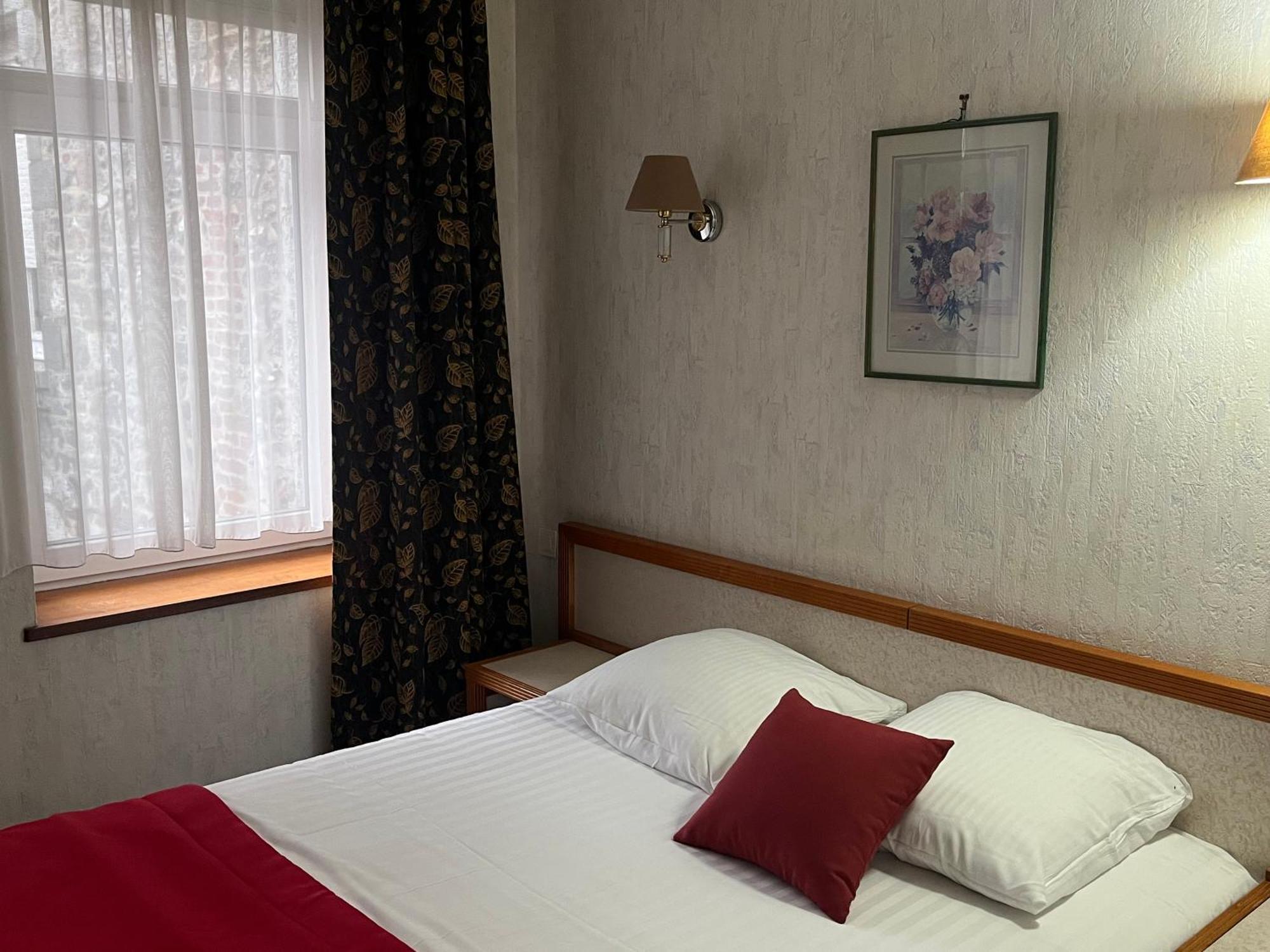 Hotel Val Saint Hilaire Givet Exterior foto