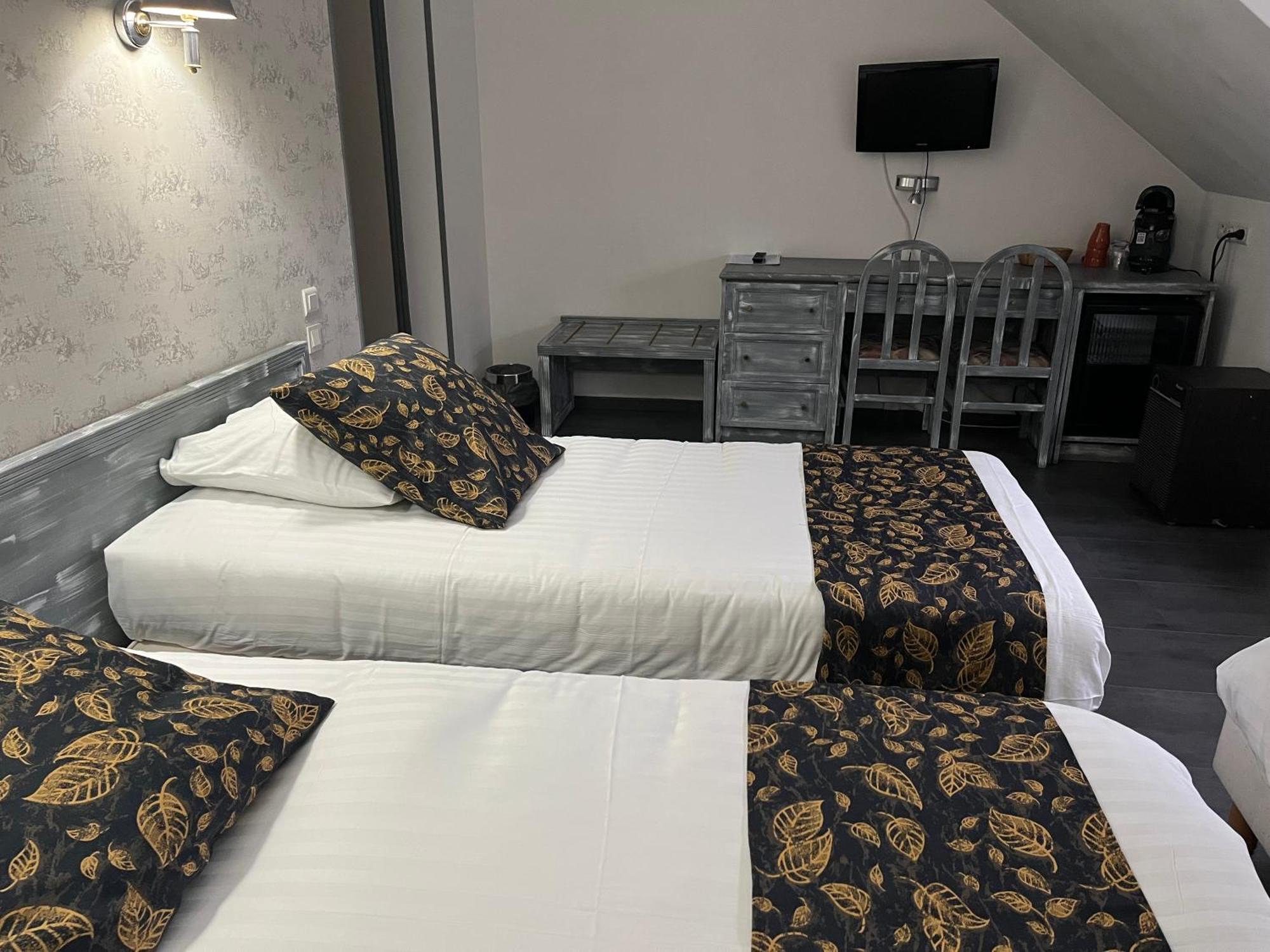Hotel Val Saint Hilaire Givet Exterior foto